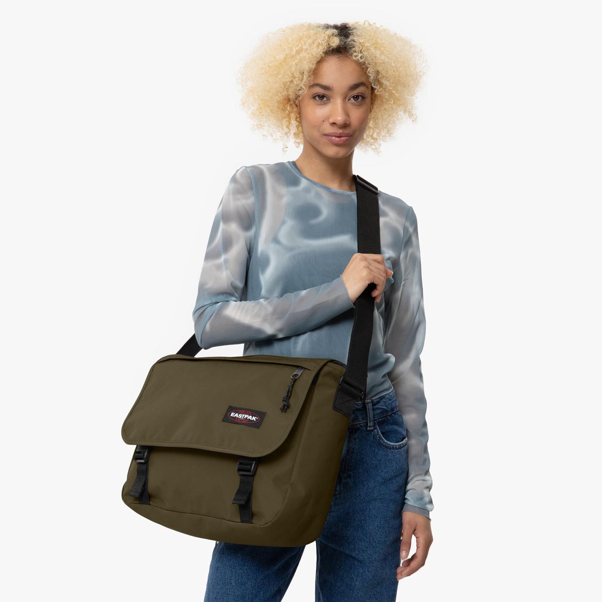 product/e/a/eastpak_ek00026ej32_army-olive_7.jpg